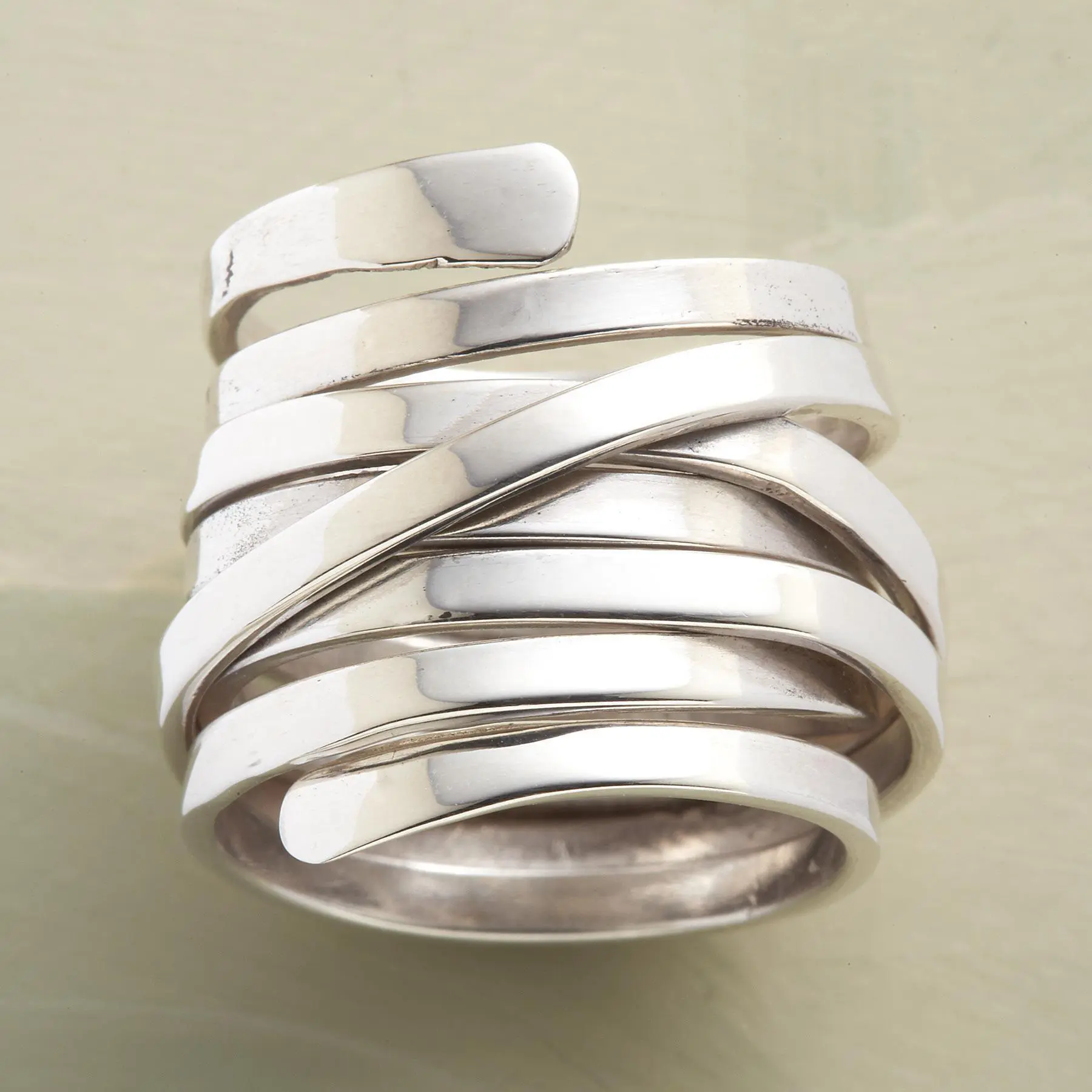 ANILLO FLUIDO ESCULTURAL